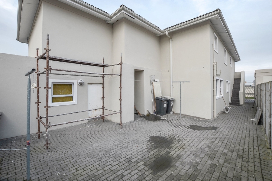 8 Bedroom Property for Sale in Parklands Western Cape